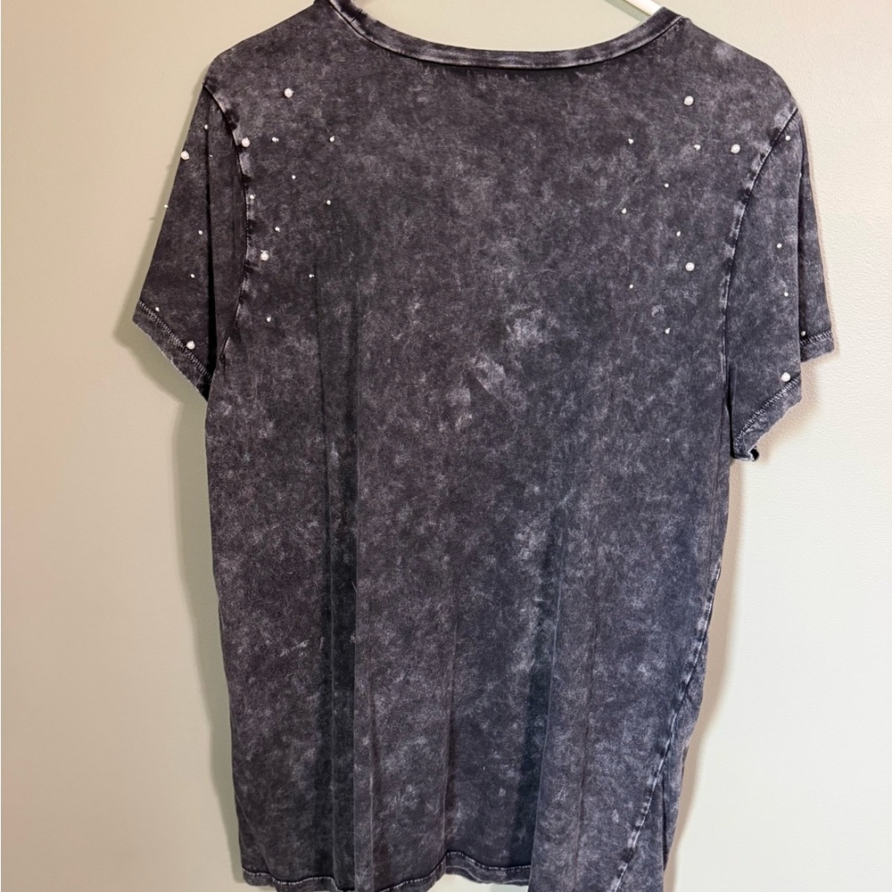TORRID WOMANS XL TOP SLATE GRAY WITH SMALL PEARLS AROUND SHOULDERS